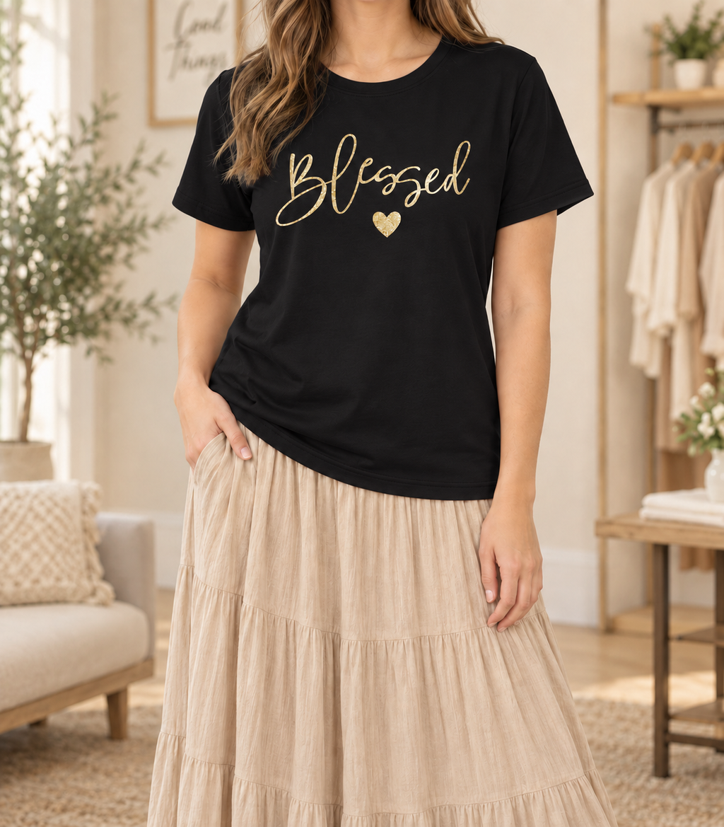 Camiseta “Blessed” para Mujer – Diseño Dorado con Corazón